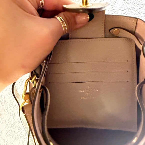 Louis Vuitton Lock Me Bucket Bag nano - Picture 4 of 12